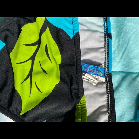 Bikini - Picture 2 of 3